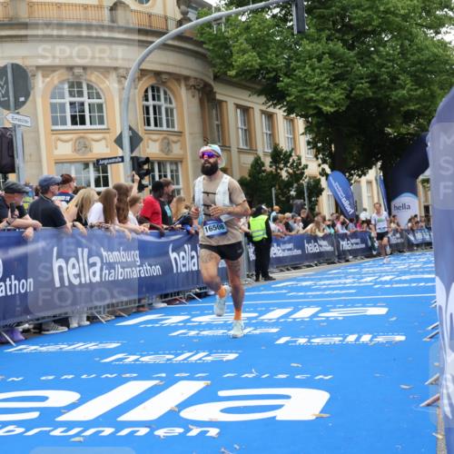 29.06.2025 - hella hamburg halbmarathon Strokosch-Dieckow http://msf.ph/oto/8225864 29.06.2025 10:31:01 Ziel 5826, 10929, 16508, 18177 meine-sportfotos.de
