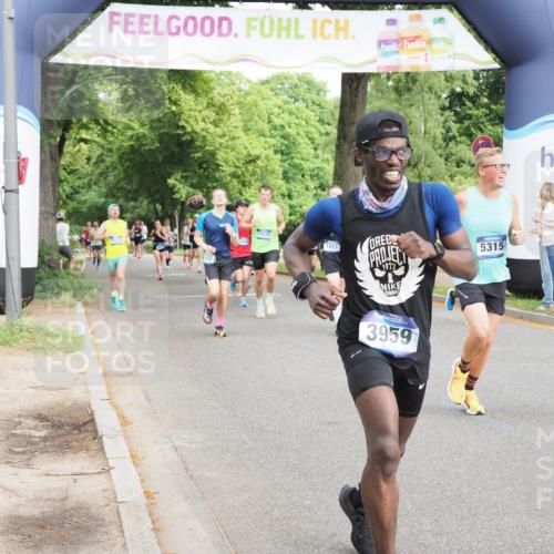 29.06.2025 - hella hamburg halbmarathon MichiJ http://msf.ph/oto/8226058 29.06.2025 10:25:30 Zwischen KM18-KM19 3959, 5315, 5961, 7152, 10852, 12051, 12168, 13972, 16158, 18156, 18357, 18824, 18986 meine-sportfotos.de
