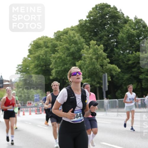 29.06.2025 - hella hamburg halbmarathon Jannik Wohlers http://msf.ph/oto/8226182 29.06.2025 10:27:39 Lombardsbrücke 1148, 5369, 5847, 6632, 7497, 8215, 9567, 11692, 11739, 12780, 12823, 12842, 13568, 13678, 13860, 14155, 15123, 15607, 15608, 16569, 16804, 18256 meine-sportfotos.de