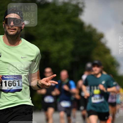 29.06.2025 - hella hamburg halbmarathon Dr. Thomas Lammeyer http://msf.ph/oto/8226322 29.06.2025 09:50:02 Kennedybrücke 1053, 1344, 1577, 1889, 2243, 4477, 4944, 5048, 5152, 5660, 7466, 7534, 7628, 7901, 8312, 8323, 10477, 10865, 10927, 11230, 11304 meine-sportfotos.de