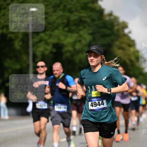 29.06.2025 - hella hamburg halbmarathon Dr. Thomas Lammeyer http://msf.ph/oto/8226435 29.06.2025 09:50:03 Kennedybrücke 1053, 1344, 1577, 1889, 2243, 4477, 4944, 5048, 5152, 5660, 7466, 7534, 7628, 7901, 8312, 8323, 10477, 10865, 10927, 11230, 11304 meine-sportfotos.de