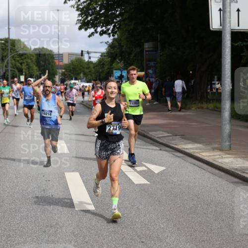 29.06.2025 - hella hamburg halbmarathon Yannick Fuchs http://msf.ph/oto/8226441 29.06.2025 10:33:27 20KM 1164, 2262, 2719, 2980, 3014, 3136, 3431, 4359, 5248, 6682, 6684, 8450, 8958, 9403, 10218, 11055, 11281, 11282, 11379, 11447, 12137, 12772, 13137, 13800, 14093, 14905, 15257, 15372, 15561, 15873, 15965, 16280, 17154, 17646, 17722, 18188, 19004, 19151 meine-sportfotos.de