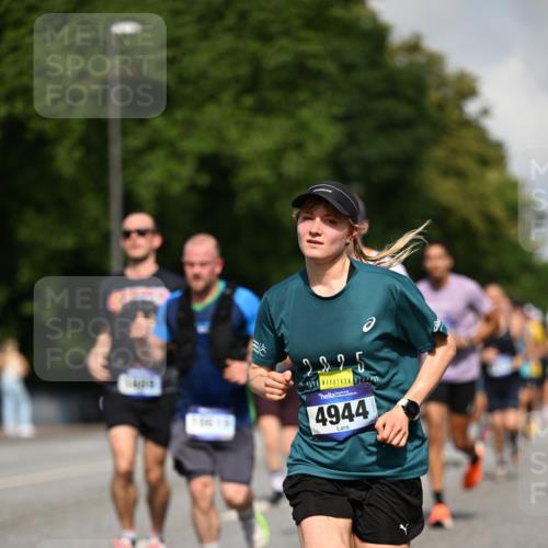 29.06.2025 - hella hamburg halbmarathon Dr. Thomas Lammeyer http://msf.ph/oto/8226455 29.06.2025 09:50:03 Kennedybrücke 1053, 1344, 1577, 1889, 2243, 4477, 4944, 5048, 5152, 5660, 7466, 7534, 7628, 7901, 8312, 8323, 10477, 10865, 10927, 11230, 11304 meine-sportfotos.de