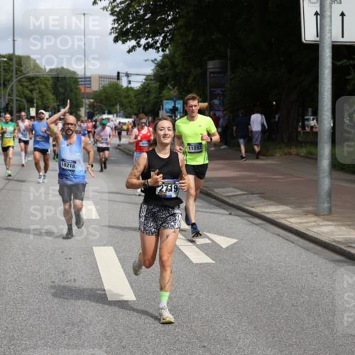 29.06.2025 - hella hamburg halbmarathon Yannick Fuchs http://msf.ph/oto/8226465 29.06.2025 10:33:27 20KM 1164, 2262, 2719, 2980, 3014, 3136, 3431, 4359, 5248, 6682, 6684, 8450, 8958, 9403, 10218, 11055, 11281, 11282, 11379, 11447, 12137, 12772, 13137, 13800, 14093, 14905, 15257, 15372, 15561, 15873, 15965, 16280, 17154, 17646, 17722, 18188, 19004, 19151 meine-sportfotos.de