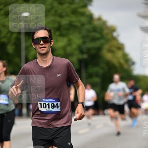 29.06.2025 - hella hamburg halbmarathon Dr. Thomas Lammeyer http://msf.ph/oto/8226512 29.06.2025 10:13:11 Kennedybrücke 1823, 2427, 3762, 4592, 4859, 7081, 7198, 9297, 9306, 9951, 9958, 10035, 10092, 10194, 10609 meine-sportfotos.de