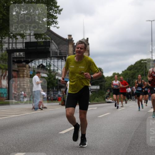 29.06.2025 - hella hamburg halbmarathon Yannick Fuchs http://msf.ph/oto/8226570 29.06.2025 10:46:32 20KM 1098, 1257, 1657, 2111, 2444, 2814, 3258, 3715, 3952, 4121, 4557, 4558, 4837, 5116, 5169, 5194, 5378, 5399, 6164, 6561, 6562, 7130, 7178, 7312, 7475, 7896, 8139, 8172, 8316, 8720, 8977, 9093, 9145, 9876, 10811, 11459, 12135, 12519, 13211, 13301, 13327, 14198, 14286, 14791, 15001, 15144, 15275, 15427, 15446, 15506, 15690, 16320, 16929, 17130, 17198, 17773, 18331 meine-sportfotos.de