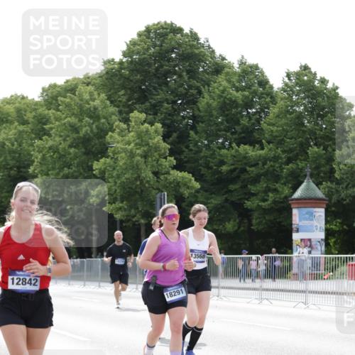 29.06.2025 - hella hamburg halbmarathon Jannik Wohlers http://msf.ph/oto/8226598 29.06.2025 10:27:42 Lombardsbrücke 1148, 5369, 5604, 5847, 6632, 7497, 8215, 9567, 9653, 9654, 11692, 11739, 12780, 12842, 13568, 13678, 14017, 14155, 15123, 15608, 18256 meine-sportfotos.de