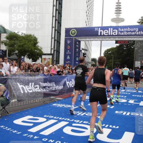 29.06.2025 - hella hamburg halbmarathon Michael Strokosch http://msf.ph/oto/8226616 29.06.2025 10:50:58 Ziel 1466, 2207, 3654, 3947, 4839, 5018, 7052, 7369, 8205, 8572, 10215, 10750, 11551, 13687, 15362, 15395, 15643, 16285, 18182 meine-sportfotos.de