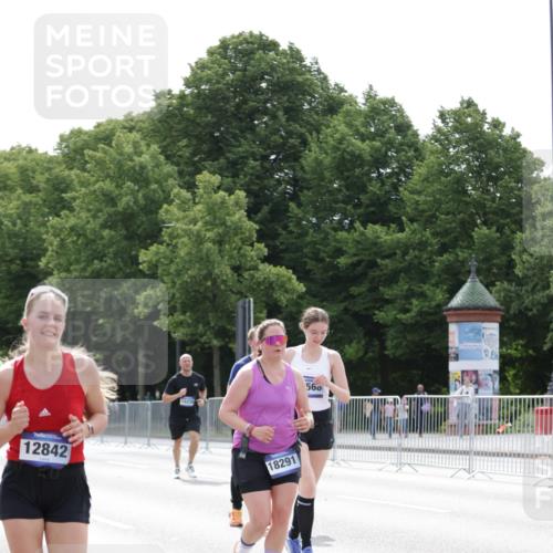 29.06.2025 - hella hamburg halbmarathon Jannik Wohlers http://msf.ph/oto/8226707 29.06.2025 10:27:42 Lombardsbrücke 1148, 5369, 5604, 5847, 6632, 7497, 8215, 9567, 9653, 9654, 11692, 11739, 12780, 12842, 13568, 13678, 14017, 14155, 15123, 15608, 18256 meine-sportfotos.de