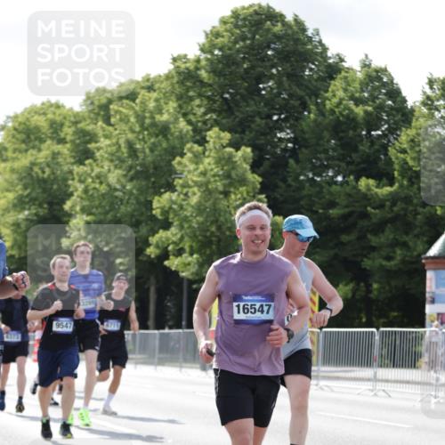 29.06.2025 - hella hamburg halbmarathon Jannik Wohlers http://msf.ph/oto/8226720 29.06.2025 09:51:43 Lombardsbrücke 1057, 1312, 1353, 1569, 1604, 1631, 1763, 3305, 3697, 5014, 5047, 5129, 5231, 5336, 5690, 5987, 6373, 6700, 6705, 6711, 6770, 7185, 7710, 8074, 8564, 9358, 9547, 9659, 10691, 10978, 11821, 12438, xxx, 13269, 14226, 14228, 14462, 15164, 15206, 15270, 15309, 15451, 15846, 16052, 16547, 17016, 17159, 17403, 17637, 17733, 17911, 18304, 18489, 18772, 18829, 18878, 18987, 19009 meine-sportfotos.de