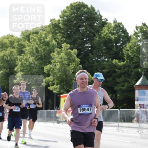 29.06.2025 - hella hamburg halbmarathon Jannik Wohlers http://msf.ph/oto/8226736 29.06.2025 09:51:43 Lombardsbrücke 1057, 1312, 1353, 1569, 1604, 1631, 1763, 3305, 3697, 5014, 5047, 5129, 5231, 5336, 5690, 5987, 6373, 6700, 6705, 6711, 6770, 7185, 7710, 8074, 8564, 9358, 9547, 9659, 10691, 10978, 11821, 12438, xxx, 13269, 14226, 14228, 14462, 15164, 15206, 15270, 15309, 15451, 15846, 16052, 16547, 17016, 17159, 17403, 17637, 17733, 17911, 18304, 18489, 18772, 18829, 18878, 18987, 19009 meine-sportfotos.de
