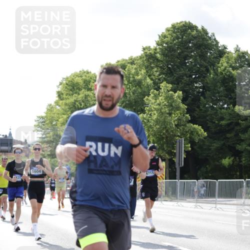 29.06.2025 - hella hamburg halbmarathon Jannik Wohlers http://msf.ph/oto/8226743 29.06.2025 09:51:44 Lombardsbrücke 1057, 1312, 1353, 1569, 1604, 1631, 1763, 3305, 3697, 5047, 5231, 5336, 5690, 5987, 6373, 6700, 6705, 6711, 6770, 7185, 7710, 8564, 9358, 9444, 9547, 9659, 10978, 11821, 12438, xxx, 13269, 13728, 14226, 14228, 14462, 15206, 15270, 15309, 15451, 15846, 16052, 16547, 17016, 17159, 17403, 17637, 17733, 17911, 18304, 18489, 18659, 18772, 18829, 18878, 18987, 19009 meine-sportfotos.de