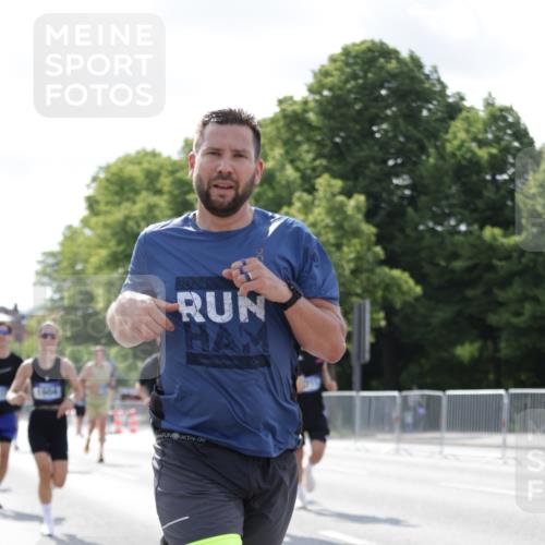 29.06.2025 - hella hamburg halbmarathon Jannik Wohlers http://msf.ph/oto/8226763 29.06.2025 09:51:44 Lombardsbrücke 1057, 1312, 1353, 1569, 1604, 1631, 1763, 3305, 3697, 5047, 5231, 5336, 5690, 5987, 6373, 6700, 6705, 6711, 6770, 7185, 7710, 8564, 9358, 9444, 9547, 9659, 10978, 11821, 12438, xxx, 13269, 13728, 14226, 14228, 14462, 15206, 15270, 15309, 15451, 15846, 16052, 16547, 17016, 17159, 17403, 17637, 17733, 17911, 18304, 18489, 18659, 18772, 18829, 18878, 18987, 19009 meine-sportfotos.de