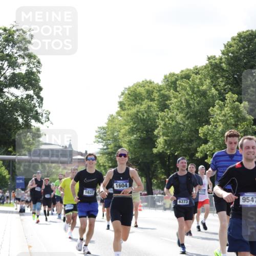 29.06.2025 - hella hamburg halbmarathon Jannik Wohlers http://msf.ph/oto/8226773 29.06.2025 09:51:45 Lombardsbrücke 1057, 1312, 1353, 1569, 1604, 1631, 1763, 3305, 3697, 5047, 5231, 5336, 5690, 5987, 6373, 6705, 6711, 7185, 7710, 8564, 9444, 9547, 9659, 10493, 10978, 11821, 12438, xxx, 13269, 13728, 14226, 14228, 14462, 15206, 15270, 15309, 15451, 16052, 16547, 17016, 17159, 17403, 17637, 17733, 17911, 18304, 18489, 18659, 18772, 18829, 18878, 18987, 19009 meine-sportfotos.de