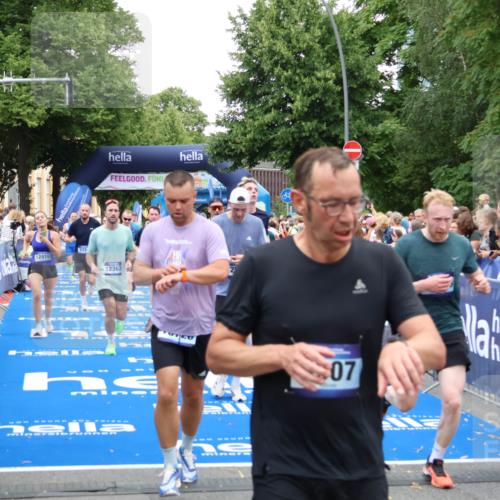 29.06.2025 - hella hamburg halbmarathon Zöllner http://msf.ph/oto/8226804 29.06.2025 10:53:05 Ziel 2208, 3059, 3258, 3334, 4121, 5907, 7509, 7864, 8587, 9093, 9537, 12155, 12367, 12519, 12910, 14323, 14791, 15430, 18590, 18720, 19208 meine-sportfotos.de