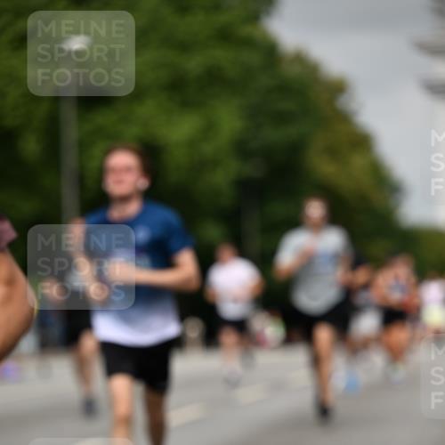 29.06.2025 - hella hamburg halbmarathon Dr. Thomas Lammeyer http://msf.ph/oto/8226832 29.06.2025 10:13:12 Kennedybrücke 1823, 2427, 3762, 4592, 4859, 7081, 9297, 9306, 9951, 9958, 10035, 10092, 10194, 10609 meine-sportfotos.de