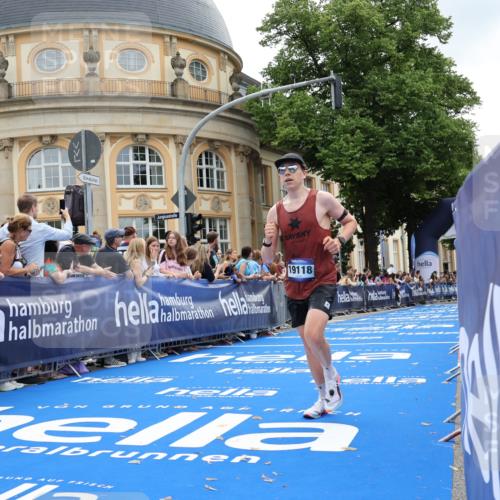 29.06.2025 - hella hamburg halbmarathon Strokosch-Dieckow http://msf.ph/oto/8226847 29.06.2025 10:31:28 Ziel 5660, 7793, 12681, 19118 meine-sportfotos.de