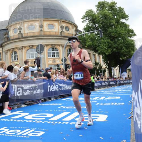 29.06.2025 - hella hamburg halbmarathon Strokosch-Dieckow http://msf.ph/oto/8226904 29.06.2025 10:31:29 Ziel 5660, 7793, 12681, 19118 meine-sportfotos.de