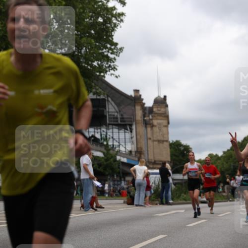 29.06.2025 - hella hamburg halbmarathon Yannick Fuchs http://msf.ph/oto/8226963 29.06.2025 10:46:34 20KM 1098, 1257, 1657, 2111, 2444, 2814, 3258, 3715, 3952, 4121, 4557, 4558, 4837, 5116, 5169, 5194, 5378, 5399, 6164, 6561, 6562, 7130, 7178, 7312, 7475, 7896, 8139, 8172, 8316, 8720, 8977, 9145, 10529, 10811, 11459, 12135, 12519, 13211, 13301, 13327, 14198, 14286, 14791, 15001, 15144, 15275, 15427, 15446, 15506, 15690, 16320, 16929, 17130, 17198, 17773, 18331 meine-sportfotos.de