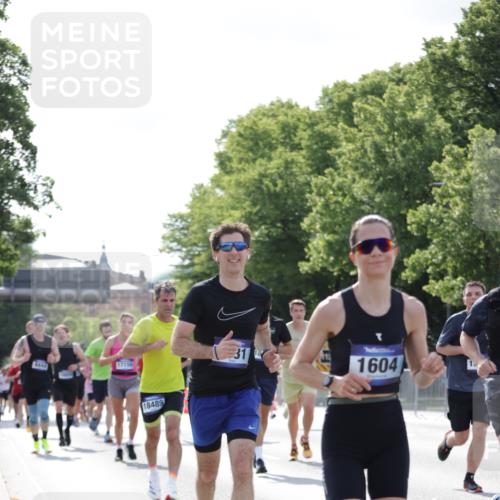 29.06.2025 - hella hamburg halbmarathon Jannik Wohlers http://msf.ph/oto/8226990 29.06.2025 09:51:46 Lombardsbrücke 1057, 1312, 1353, 1604, 1631, 1763, 3305, 3618, 3697, 5047, 5231, 5336, 5690, 5987, 6373, 6705, 6711, 7185, 7710, 8564, 9348, 9444, 9547, 9659, 10493, 10978, 11821, 12438, xxx, 13269, 13728, 14226, 14228, 14462, 15206, 15270, 15309, 15451, 16052, 16547, 17016, 17159, 17403, 17637, 17733, 17911, 18304, 18489, 18659, 18772, 18829, 18878, 18987, 19009 meine-sportfotos.de