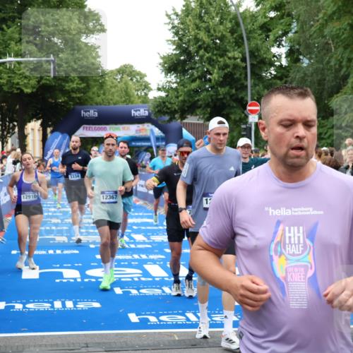 29.06.2025 - hella hamburg halbmarathon Zöllner http://msf.ph/oto/8227003 29.06.2025 10:53:07 Ziel 2208, 3059, 3258, 3334, 4121, 7509, 7864, 8587, 9093, 9537, 12155, 12367, 12519, 12910, 14323, 14791, 18590, 19208 meine-sportfotos.de