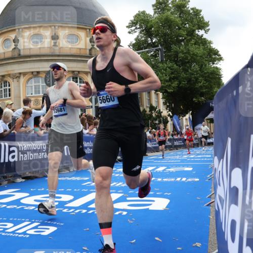 29.06.2025 - hella hamburg halbmarathon Strokosch-Dieckow http://msf.ph/oto/8227054 29.06.2025 10:31:37 Ziel 5660, 7793, 12681, 13606, 13617, 15835, 18102 meine-sportfotos.de