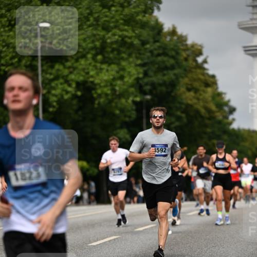 29.06.2025 - hella hamburg halbmarathon Dr. Thomas Lammeyer http://msf.ph/oto/8227061 29.06.2025 10:13:13 Kennedybrücke 1823, 3762, 4592, 4859, 7081, 9297, 9306, 9951, 9958, 10035, 10092, 10194, 10609 meine-sportfotos.de