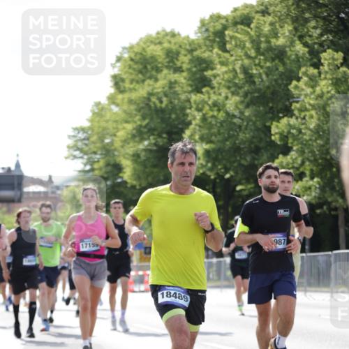 29.06.2025 - hella hamburg halbmarathon Jannik Wohlers http://msf.ph/oto/8227071 29.06.2025 09:51:48 Lombardsbrücke 1057, 1353, 1468, 1604, 1631, 1763, 3305, 3618, 3697, 4871, 5047, 5231, 5336, 5690, 5987, 6373, 6705, 6711, 7185, 7710, 8564, 9348, 9444, 9547, 9659, 10493, 10978, 11062, 11821, 12438, xxx, 13269, 13728, 14462, 15206, 15270, 15309, 15451, 16052, 16547, 16592, 17016, 17159, 17403, 17637, 17733, 17911, 18304, 18489, 18659, 18772, 18829, 18878, 18987, 19009 meine-sportfotos.de