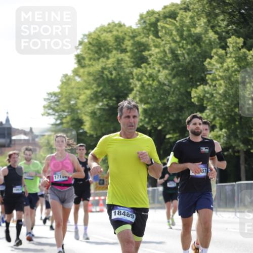 29.06.2025 - hella hamburg halbmarathon Jannik Wohlers http://msf.ph/oto/8227078 29.06.2025 09:51:48 Lombardsbrücke 1057, 1353, 1468, 1604, 1631, 1763, 3305, 3618, 3697, 4871, 5047, 5231, 5336, 5690, 5987, 6373, 6705, 6711, 7185, 7710, 8564, 9348, 9444, 9547, 9659, 10493, 10978, 11062, 11821, 12438, xxx, 13269, 13728, 14462, 15206, 15270, 15309, 15451, 16052, 16547, 16592, 17016, 17159, 17403, 17637, 17733, 17911, 18304, 18489, 18659, 18772, 18829, 18878, 18987, 19009 meine-sportfotos.de
