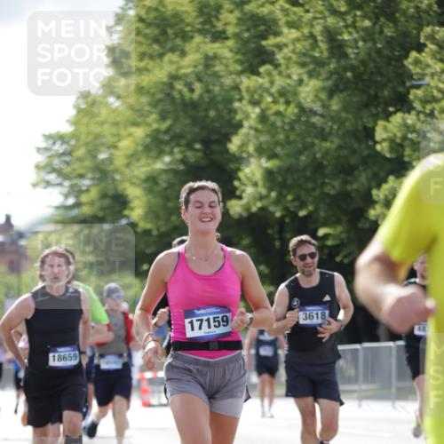 29.06.2025 - hella hamburg halbmarathon Jannik Wohlers http://msf.ph/oto/8227112 29.06.2025 09:51:49 Lombardsbrücke 1057, 1468, 1604, 1631, 1763, 3305, 3618, 3697, 3852, 4871, 4915, 5047, 5231, 5336, 5690, 6373, 6705, 6711, 7710, 8564, 9348, 9444, 9547, 9659, 10493, 10978, 11062, 11679, 11821, 12438, 12772, xxx, 13269, 13728, 14462, 15270, 15309, 15451, 16052, 16547, 16591, 16592, 17159, 17403, 17637, 18304, 18489, 18560, 18659, 18772, 18829, 18878, 18987, 19009 meine-sportfotos.de