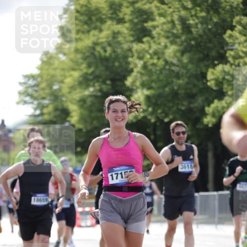 29.06.2025 - hella hamburg halbmarathon Jannik Wohlers http://msf.ph/oto/8227135 29.06.2025 09:51:49 Lombardsbrücke 1057, 1468, 1604, 1631, 1763, 3305, 3618, 3697, 3852, 4871, 4915, 5047, 5231, 5336, 5690, 6373, 6705, 6711, 7710, 8564, 9348, 9444, 9547, 9659, 10493, 10978, 11062, 11679, 11821, 12438, 12772, xxx, 13269, 13728, 14462, 15270, 15309, 15451, 16052, 16547, 16591, 16592, 17159, 17403, 17637, 18304, 18489, 18560, 18659, 18772, 18829, 18878, 18987, 19009 meine-sportfotos.de