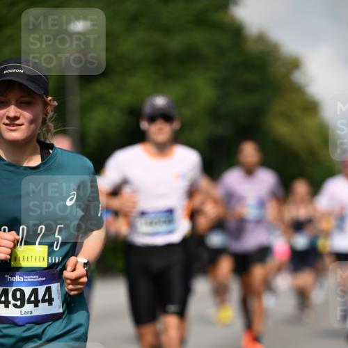 29.06.2025 - hella hamburg halbmarathon Dr. Thomas Lammeyer http://msf.ph/oto/8227142 29.06.2025 09:50:04 Kennedybrücke 1053, 1344, 1577, 1889, 2243, 4477, 4944, 5048, 5152, 5660, 7466, 7534, 7628, 8312, 8323, 10477, 10865, 10927, 11230, 11304 meine-sportfotos.de