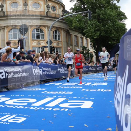 29.06.2025 - hella hamburg halbmarathon Strokosch-Dieckow http://msf.ph/oto/8227148 29.06.2025 10:31:39 Ziel 5187, 5660, 7793, 12681, 13606, 13617, 15835, 18102 meine-sportfotos.de
