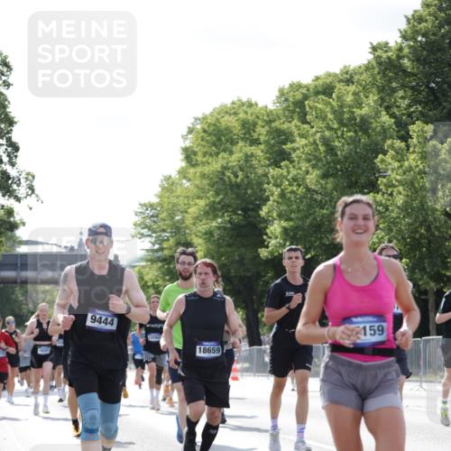 29.06.2025 - hella hamburg halbmarathon Jannik Wohlers http://msf.ph/oto/8227206 29.06.2025 09:51:50 Lombardsbrücke 1057, 1139, 1468, 1604, 1631, 1763, 3305, 3618, 3852, 4871, 4915, 5231, 5336, 5690, 6373, 6711, 7710, 8564, 9348, 9444, 9547, 9659, 10493, 10978, 11062, 11495, 11679, 11821, 12438, 12772, xxx, 13269, 13728, 14462, 15233, 15270, 15309, 15451, 16052, 16547, 16591, 16592, 17159, 17637, 18304, 18489, 18560, 18659, 18829, 18878, 18987, 19009 meine-sportfotos.de
