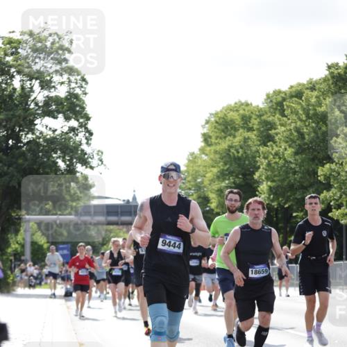 29.06.2025 - hella hamburg halbmarathon Jannik Wohlers http://msf.ph/oto/8227216 29.06.2025 09:51:51 Lombardsbrücke 1057, 1139, 1468, 1604, 1631, 1763, 3305, 3618, 3852, 4565, 4871, 4915, 5231, 5336, 5690, 6373, 6711, 7710, 8564, 9348, 9444, 9547, 9659, 10493, 10741, 11062, 11495, 11679, 11821, 12438, 12772, xxx, 13269, 13728, 14449, 14462, 15233, 15270, 15309, 16547, 16591, 16592, 17159, 17637, 17926, 18489, 18560, 18659, 18829, 18878, 18987, 19009 meine-sportfotos.de