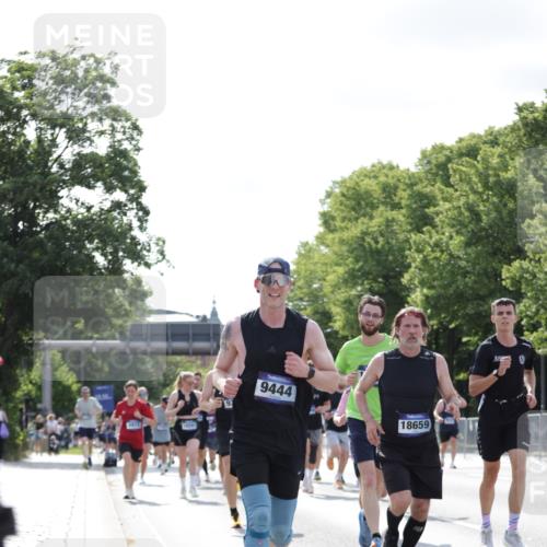 29.06.2025 - hella hamburg halbmarathon Jannik Wohlers http://msf.ph/oto/8227224 29.06.2025 09:51:51 Lombardsbrücke 1057, 1139, 1468, 1604, 1631, 1763, 3305, 3618, 3852, 4565, 4871, 4915, 5231, 5336, 5690, 6373, 6711, 7710, 8564, 9348, 9444, 9547, 9659, 10493, 10741, 11062, 11495, 11679, 11821, 12438, 12772, xxx, 13269, 13728, 14449, 14462, 15233, 15270, 15309, 16547, 16591, 16592, 17159, 17637, 17926, 18489, 18560, 18659, 18829, 18878, 18987, 19009 meine-sportfotos.de