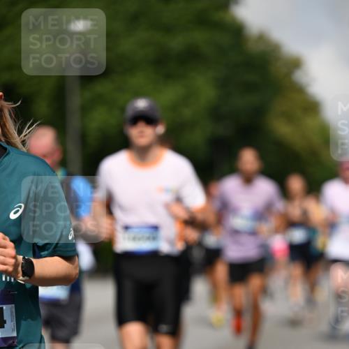 29.06.2025 - hella hamburg halbmarathon Dr. Thomas Lammeyer http://msf.ph/oto/8227227 29.06.2025 09:50:04 Kennedybrücke 1053, 1344, 1577, 1889, 2243, 4477, 4944, 5048, 5152, 5660, 7466, 7534, 7628, 8312, 8323, 10477, 10865, 10927, 11230, 11304 meine-sportfotos.de
