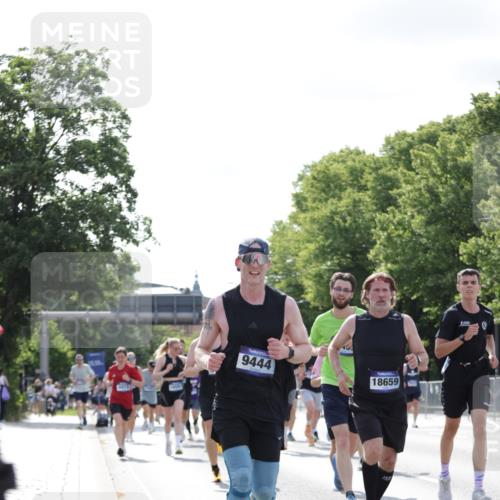 29.06.2025 - hella hamburg halbmarathon Jannik Wohlers http://msf.ph/oto/8227237 29.06.2025 09:51:51 Lombardsbrücke 1057, 1139, 1468, 1604, 1631, 1763, 3305, 3618, 3852, 4565, 4871, 4915, 5231, 5336, 5690, 6373, 6711, 7710, 8564, 9348, 9444, 9547, 9659, 10493, 10741, 11062, 11495, 11679, 11821, 12438, 12772, xxx, 13269, 13728, 14449, 14462, 15233, 15270, 15309, 16547, 16591, 16592, 17159, 17637, 17926, 18489, 18560, 18659, 18829, 18878, 18987, 19009 meine-sportfotos.de
