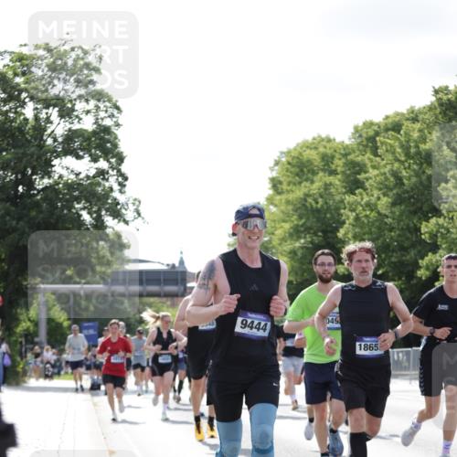 29.06.2025 - hella hamburg halbmarathon Jannik Wohlers http://msf.ph/oto/8227315 29.06.2025 09:51:51 Lombardsbrücke 1057, 1139, 1468, 1604, 1631, 1763, 3305, 3618, 3852, 4565, 4871, 4915, 5231, 5336, 5690, 6373, 6711, 7710, 8564, 9348, 9444, 9547, 9659, 10493, 10741, 11062, 11495, 11679, 11821, 12438, 12772, xxx, 13269, 13728, 14449, 14462, 15233, 15270, 15309, 16547, 16591, 16592, 17159, 17637, 17926, 18489, 18560, 18659, 18829, 18878, 18987, 19009 meine-sportfotos.de