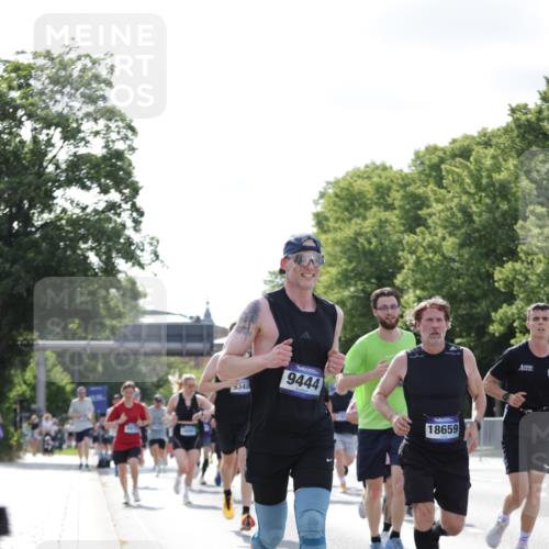 29.06.2025 - hella hamburg halbmarathon Jannik Wohlers http://msf.ph/oto/8227323 29.06.2025 09:51:51 Lombardsbrücke 1057, 1139, 1468, 1604, 1631, 1763, 3305, 3618, 3852, 4565, 4871, 4915, 5231, 5336, 5690, 6373, 6711, 7710, 8564, 9348, 9444, 9547, 9659, 10493, 10741, 11062, 11495, 11679, 11821, 12438, 12772, xxx, 13269, 13728, 14449, 14462, 15233, 15270, 15309, 16547, 16591, 16592, 17159, 17637, 17926, 18489, 18560, 18659, 18829, 18878, 18987, 19009 meine-sportfotos.de