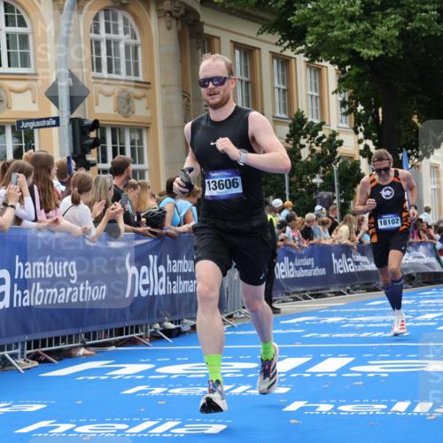 29.06.2025 - hella hamburg halbmarathon Strokosch-Dieckow http://msf.ph/oto/8227350 29.06.2025 10:31:43 Ziel 3935, 5187, 11929, 13606, 13617, 15835, 18102 meine-sportfotos.de