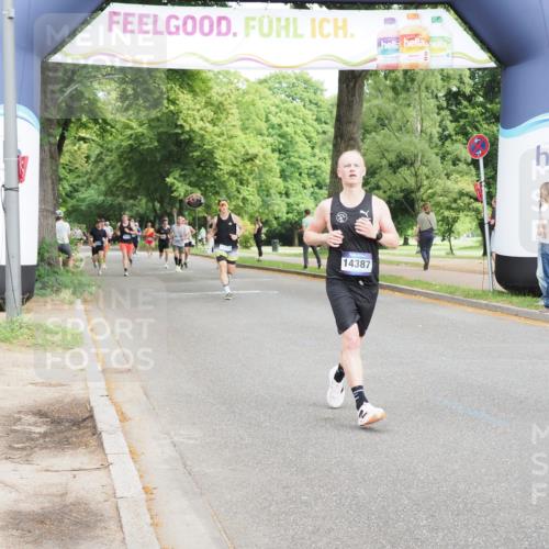 29.06.2025 - hella hamburg halbmarathon MichiJ http://msf.ph/oto/8227368 29.06.2025 10:25:51 Zwischen KM18-KM19 2767, 5003, 5092, 5307, 7482, 9178, 13854, 14387, 18384 meine-sportfotos.de