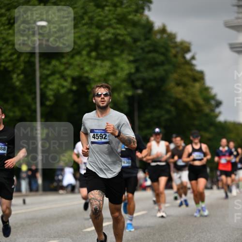 29.06.2025 - hella hamburg halbmarathon Dr. Thomas Lammeyer http://msf.ph/oto/8227370 29.06.2025 10:13:14 Kennedybrücke 1823, 3762, 4592, 7081, 9297, 9306, 9951, 9958, 10035, 10194, 10609 meine-sportfotos.de