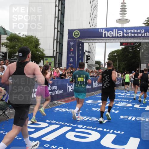 29.06.2025 - hella hamburg halbmarathon Michael Strokosch http://msf.ph/oto/8227392 29.06.2025 10:51:16 Ziel 1366, 1461, 4404, 4816, 4967, 5600, 6027, 8508, 8930, 9476, 10868, 11512, 11625, 11733, 13073, 15480, 17530, 17823 meine-sportfotos.de