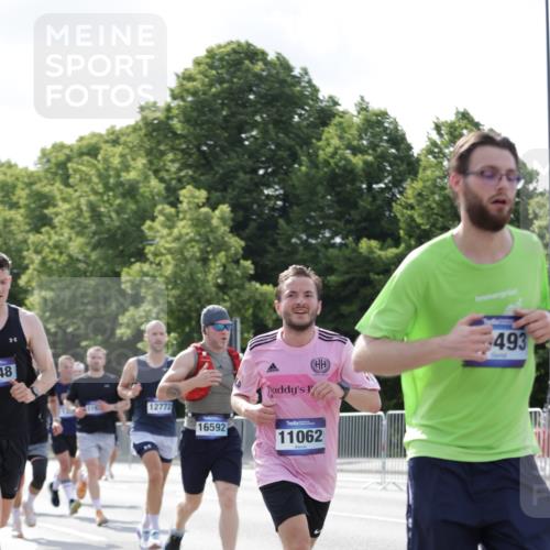 29.06.2025 - hella hamburg halbmarathon Jannik Wohlers http://msf.ph/oto/8227424 29.06.2025 09:51:53 Lombardsbrücke 1057, 1139, 1468, 1604, 1631, 1763, 3305, 3618, 3852, 4565, 4871, 4915, 5336, 5690, 6373, 6550, 6711, 7710, 8564, 8852, 9348, 9444, 9547, 9659, 10493, 10741, 11062, 11495, 11679, 11821, 12046, 12772, 13269, 13728, 14449, 14462, 14813, 15233, 15270, 15309, 16547, 16591, 16592, 17159, 17637, 17926, 18489, 18560, 18659, 18829, 18987, 19009 meine-sportfotos.de