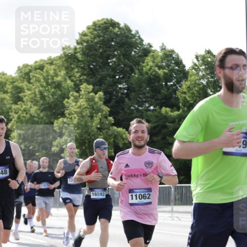 29.06.2025 - hella hamburg halbmarathon Jannik Wohlers http://msf.ph/oto/8227428 29.06.2025 09:51:53 Lombardsbrücke 1057, 1139, 1468, 1604, 1631, 1763, 3305, 3618, 3852, 4565, 4871, 4915, 5336, 5690, 6373, 6550, 6711, 7710, 8564, 8852, 9348, 9444, 9547, 9659, 10493, 10741, 11062, 11495, 11679, 11821, 12046, 12772, 13269, 13728, 14449, 14462, 14813, 15233, 15270, 15309, 16547, 16591, 16592, 17159, 17637, 17926, 18489, 18560, 18659, 18829, 18987, 19009 meine-sportfotos.de