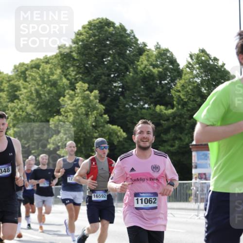 29.06.2025 - hella hamburg halbmarathon Jannik Wohlers http://msf.ph/oto/8227436 29.06.2025 09:51:53 Lombardsbrücke 1057, 1139, 1468, 1604, 1631, 1763, 3305, 3618, 3852, 4565, 4871, 4915, 5336, 5690, 6373, 6550, 6711, 7710, 8564, 8852, 9348, 9444, 9547, 9659, 10493, 10741, 11062, 11495, 11679, 11821, 12046, 12772, 13269, 13728, 14449, 14462, 14813, 15233, 15270, 15309, 16547, 16591, 16592, 17159, 17637, 17926, 18489, 18560, 18659, 18829, 18987, 19009 meine-sportfotos.de