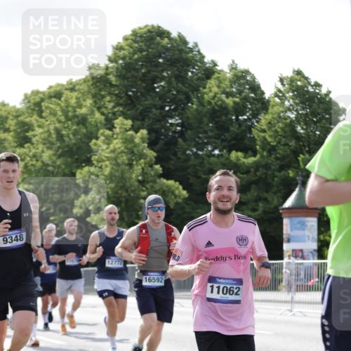 29.06.2025 - hella hamburg halbmarathon Jannik Wohlers http://msf.ph/oto/8227445 29.06.2025 09:51:53 Lombardsbrücke 1057, 1139, 1468, 1604, 1631, 1763, 3305, 3618, 3852, 4565, 4871, 4915, 5336, 5690, 6373, 6550, 6711, 7710, 8564, 8852, 9348, 9444, 9547, 9659, 10493, 10741, 11062, 11495, 11679, 11821, 12046, 12772, 13269, 13728, 14449, 14462, 14813, 15233, 15270, 15309, 16547, 16591, 16592, 17159, 17637, 17926, 18489, 18560, 18659, 18829, 18987, 19009 meine-sportfotos.de