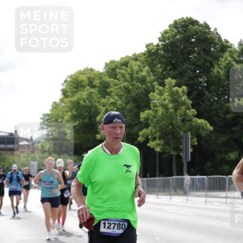 29.06.2025 - hella hamburg halbmarathon Jannik Wohlers http://msf.ph/oto/8227448 29.06.2025 10:27:49 Lombardsbrücke 3445, 5369, 5604, 6632, 7667, 8215, 8327, 9653, 9654, 12780, 12842, 13045, 13296, 13568, 13678, 14017, 14155, 15123, 15608, 18256 meine-sportfotos.de