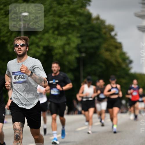 29.06.2025 - hella hamburg halbmarathon Dr. Thomas Lammeyer http://msf.ph/oto/8227455 29.06.2025 10:13:15 Kennedybrücke 1823, 3762, 4592, 7081, 9297, 9306, 9951, 9958, 10035, 10194, 10609, 10819, 11067 meine-sportfotos.de